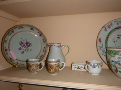 Ensemble dépareillé en porcelaine de la Compagnie...
