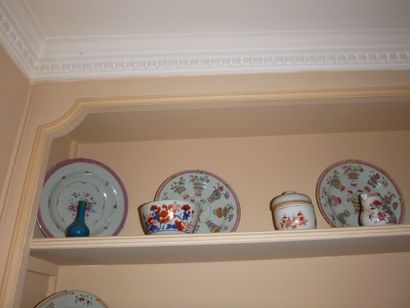 Ensemble dépareillé en porcelaine de la Compagnie...