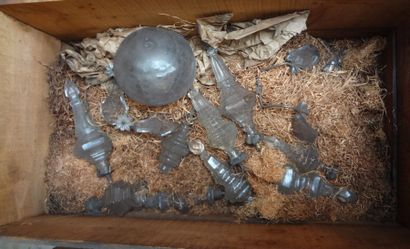 Elements de lustres dont sabres en verre...