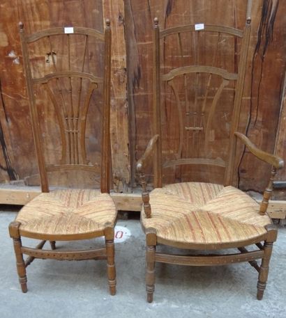 Fauteuil de nourrice paillé, en bois naturel...