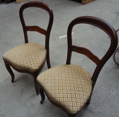 Paire de chaise en acajou, assise à tissu...