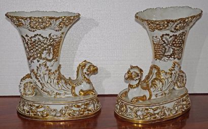 PARIS


Paire d'importants vases Rhyton en...