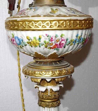 Paris


Pied de lampe en porcelaine formé...