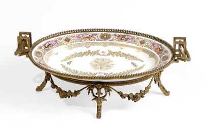 Sèvres (genre de)


Coupe ovale en porcelaine...