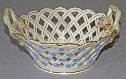 Paire de petites corbeilles à deux anses...