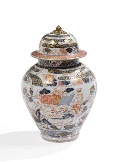 Japon


Potiche couverte en porcelaine à...