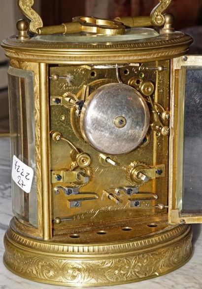Pendulette de voyage formant réveil, de forme...