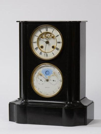 Pendule borne squelette en marbre noir aux...