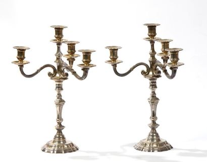 Paire de candélabres en bronze argenté
