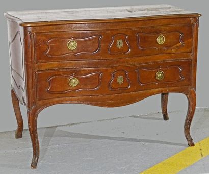 Petite commode en bois naturel mouluré ouvrant...