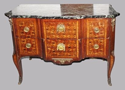 Commode à double ressaut en bois de placage...