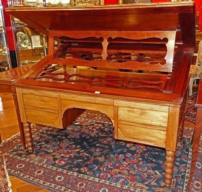 Grand bureau plat d'architecte en acajou,...
