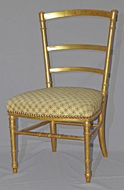 Chaise d'enfant en bois doré, le dossier...