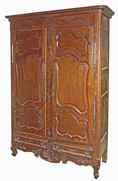 Armoire en chêne mouluré et sculpté à décor...