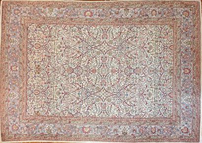 Tapis persan à décor floral polychrome à...