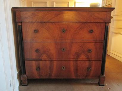 
Commode bureau à demi-colonnes ouvrant à...