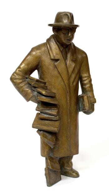 Siegfried NEUENHAUSEN (1931). Mann mit Büchern....