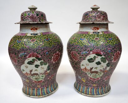 CHINE. de VASES couverts en porcelaine à...