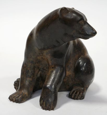 Pierre CHENET (XX-XXI) Ours assis. Bronze...