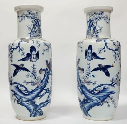 CHINE. Paire de grands VASES balustres à...