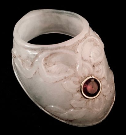 BAGUE d'archer jade néphrite blanc gravé...