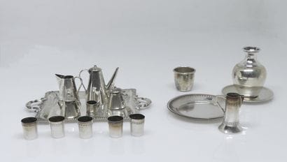 OBJETS miniatures en argent 800 et 925 mil:...