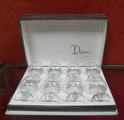 DAUM. Suite de douze petits verres à cognac...