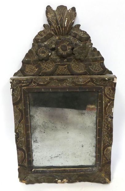 Petit MIROIR en bois stuqué anciennement...