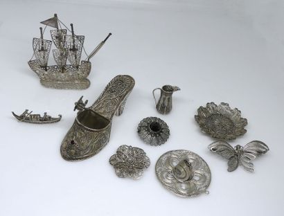 LOT d'OBJETS miniatures en argent 800 millièmes...