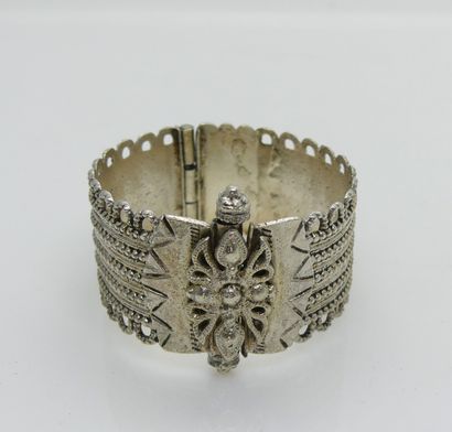BRACELET rigide ouvrant en argent 800 millièmes...