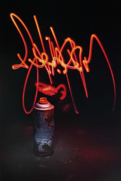JADIKAN né en 1981 54 secondes, Light painting...