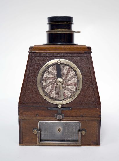 
APPAREIL PHOTOGRAPHIQUE SIGRISTE vers 1899,...