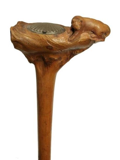 Canne tabatière d'Art populaire monoxyle,...