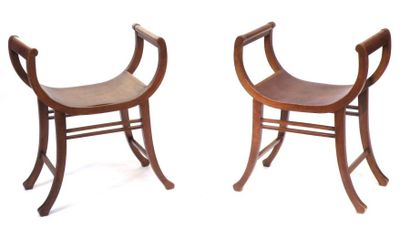 THONET paire de FAUTEUILS curule en bois...