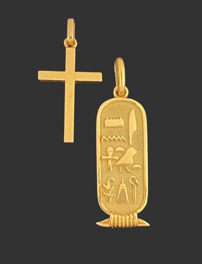 LOT en or jaune 750 mil. comprenant une CROIX...