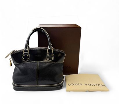 LOUIS VUITTON. SAC à main modèle Lockit en...