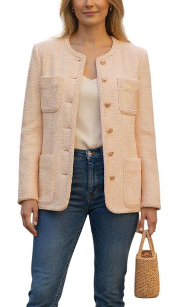 CHANEL. VESTE en tweed de laine couleur abricot,...