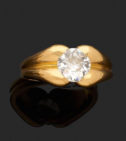 Beautiful ring in yellow gold 750 mils set...