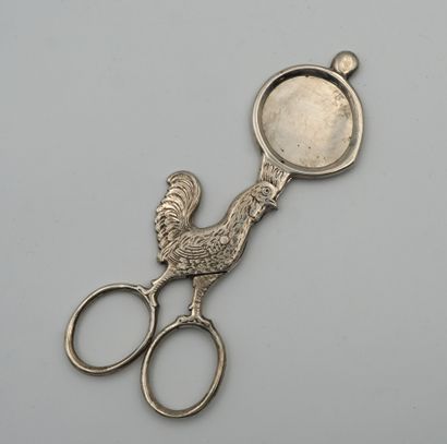 COUPE-OEUF à la COQUE en métal argenté en...