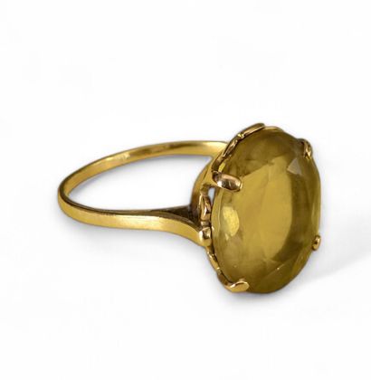 RING in yellow gold 750 mils set with a yellow...