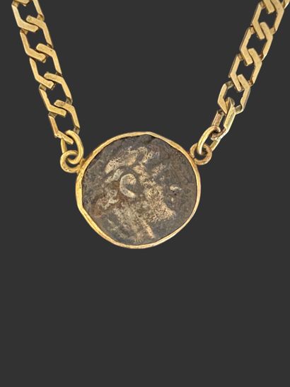 COLLIER à chaîne en or 585 mil. retenant...