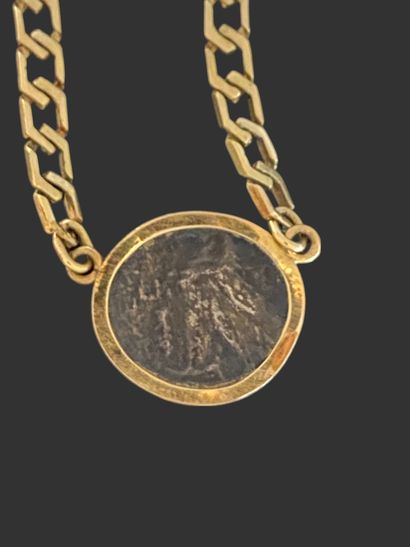 COLLIER à chaîne en or 585 mil. retenant...