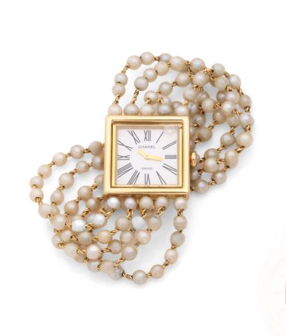 CHANEL, modèle Mademoiselle. MONTRE BRACELET...