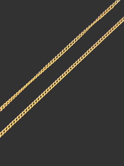 750 mils yellow gold gourmette chain. Weight:...