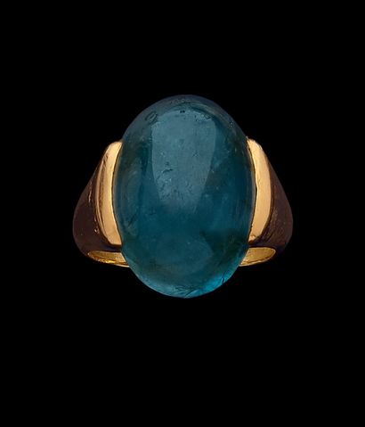 RING in yellow gold 750 mils set with a blue...