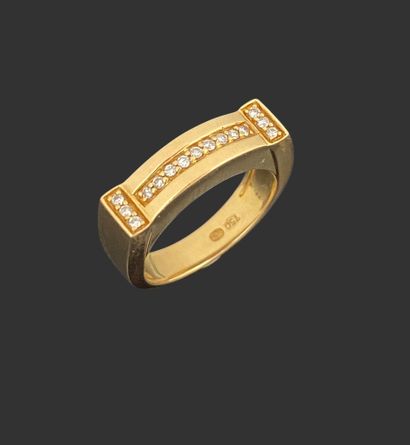 Wedding band ring in 750 mils gold set with...