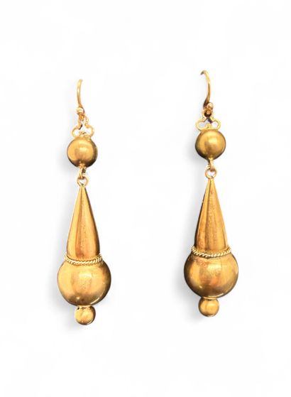 Paire de PENDANTS d'oreilles en or jaune...