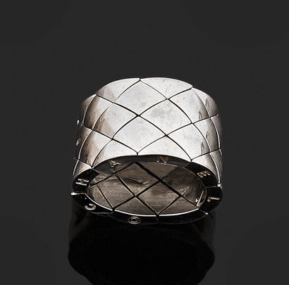 CHANEL BAGUE souple en or gris 750 mil. impression...