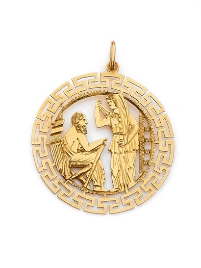 MEDAILLON ajouré en or jaune 750 mil. à décor...