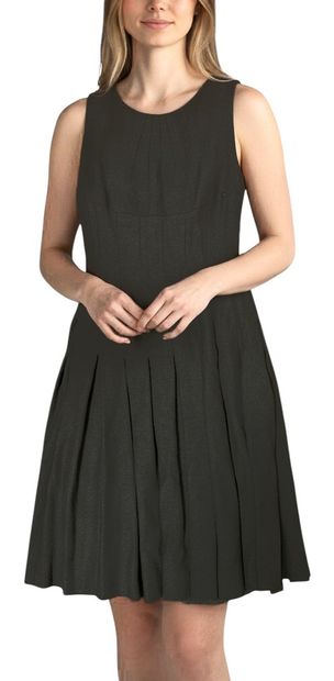 CHANEL. ROBE noire en laine et soie plissée,...